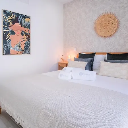 Spacious And Luxury Apartment With Sea View דירה