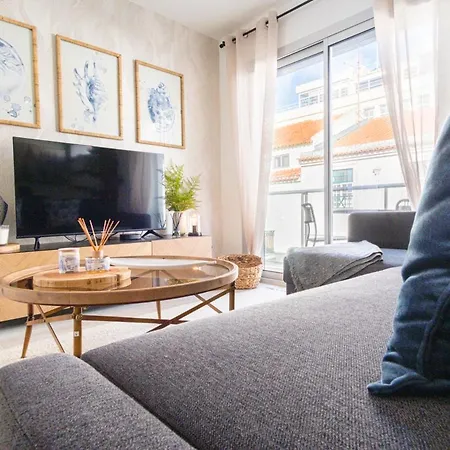 Spacious And Luxury Apartment With Sea View דירה *